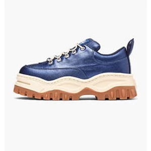 Eytys Angel Coated - Säljer mina blåglittriga eytys angels coated! Är i använt men fint skick, jag har kvar eytyspåsen till dem och ett extra par skosnören i mörkblått. Nypris är 2800 kronor! 