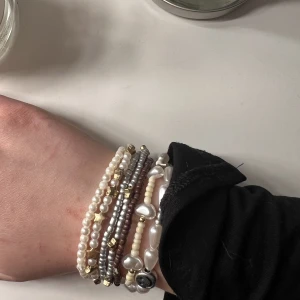 Handgjorda armband  - 20kr/st 