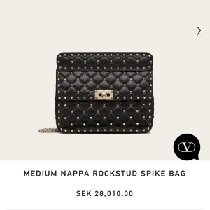 Söker  - Tänkte kolla om någon har denna valentino väskan som ni skulle vilja byta mot min ysl som finns i min profil?❤️❤️gör jätte gärna av er isf 