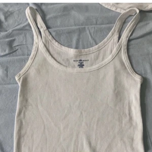 brandy melville topp - vit brandy melville topp :)