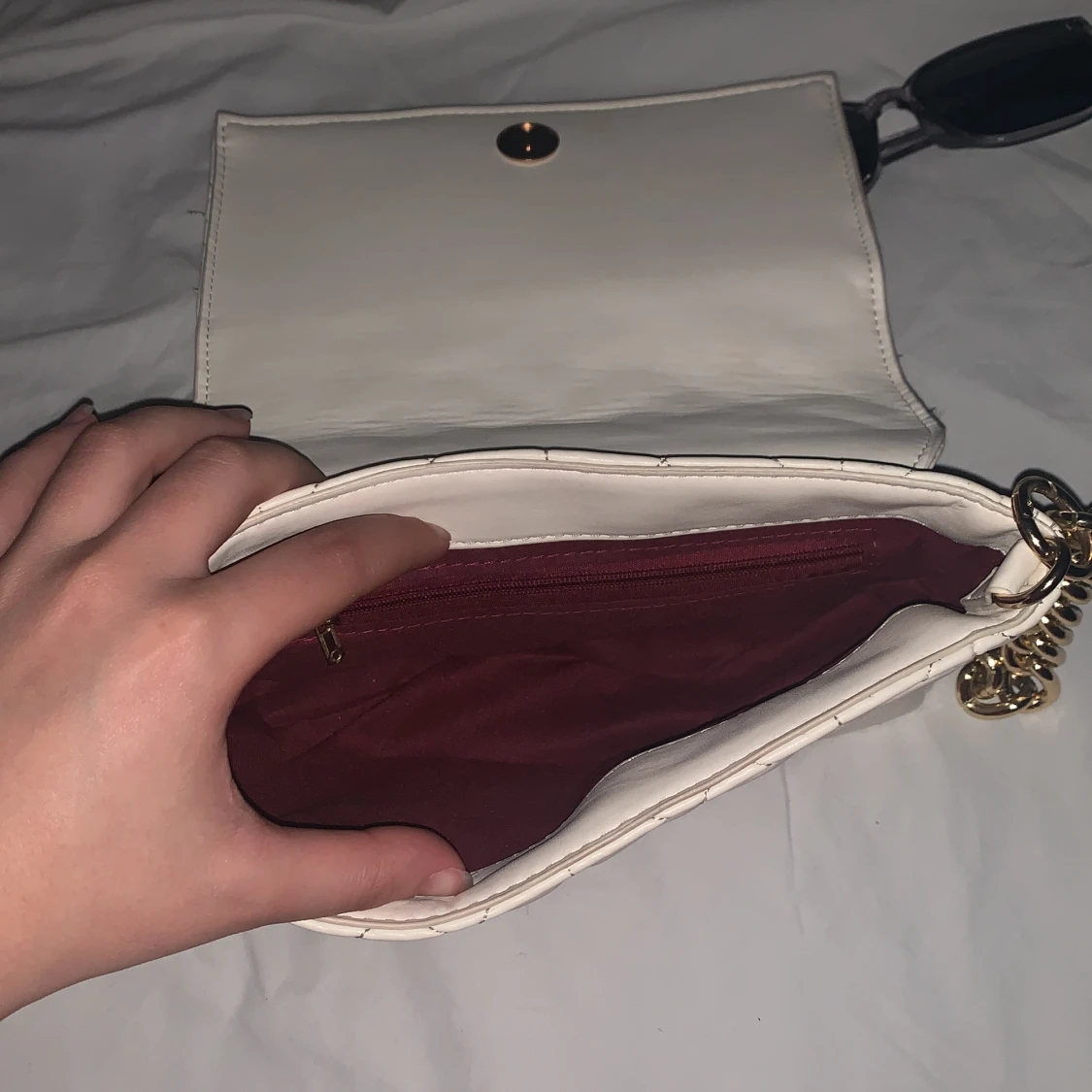 Offwhite axelremsväska  - 91