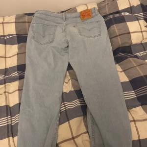 Ljusblåa Levi’s jeans som är i bra skick. Modell 514 men är som 501.