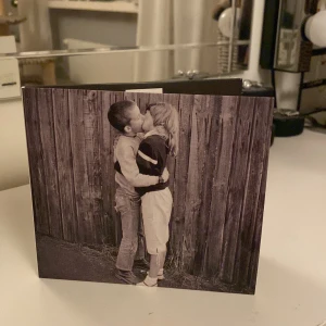 cd skiva - säljer denna håkan hellström skivan ”det kommer aldrig va över för mig”. den är en jättefin prydnad och aldrig använd💓