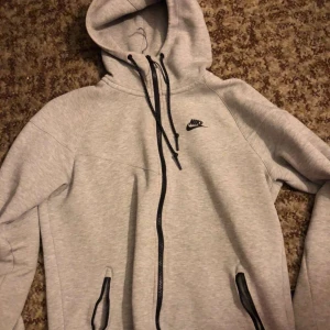 Nike tech  - Bra skick  En gammal model  Storlek m