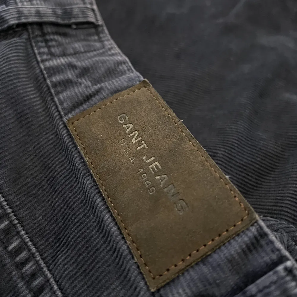 Vintage Gant jeans manchesterbyxor. Ingen size tag men skulle säga att dem passar som 31/30, kanske lite längre. Breda nog för att sitta över skon. Byxorna är i bra vintage skick. Jeans & Byxor.