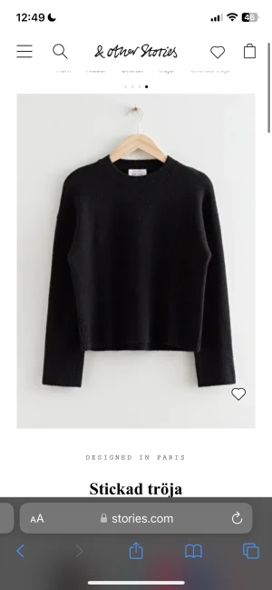 Stickad tröja  - Säljer min svarta stickade tröja ifrån other stories för att den inte kommer till användning. Den är bara använd fåtal gånger och är i väldigt bra skick. För fler frågor eller bilder är det bara att skriva. Tryck på ”köp nu” om du är intresserad💗💗
