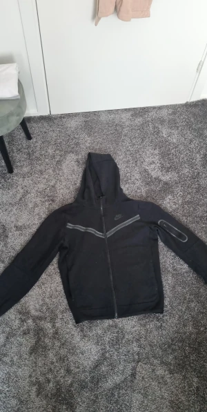 NIKE TECH FLEECE KOFTA - Nike tech kofta som inte är sliten