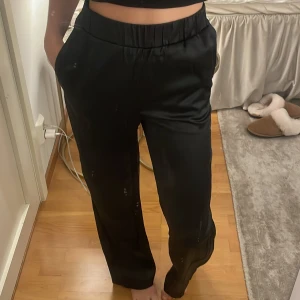 Byxor  - Byxor i satin 