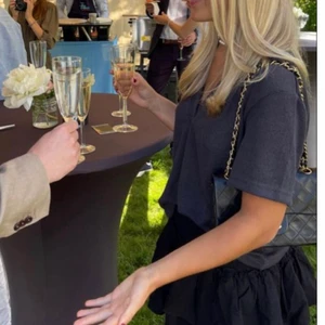 Piké  - Säljer denna skitsnygga toppen från H&M🌟 Tyvärr så har den aldirg kommit till användning så den är i väldigt bra skick  