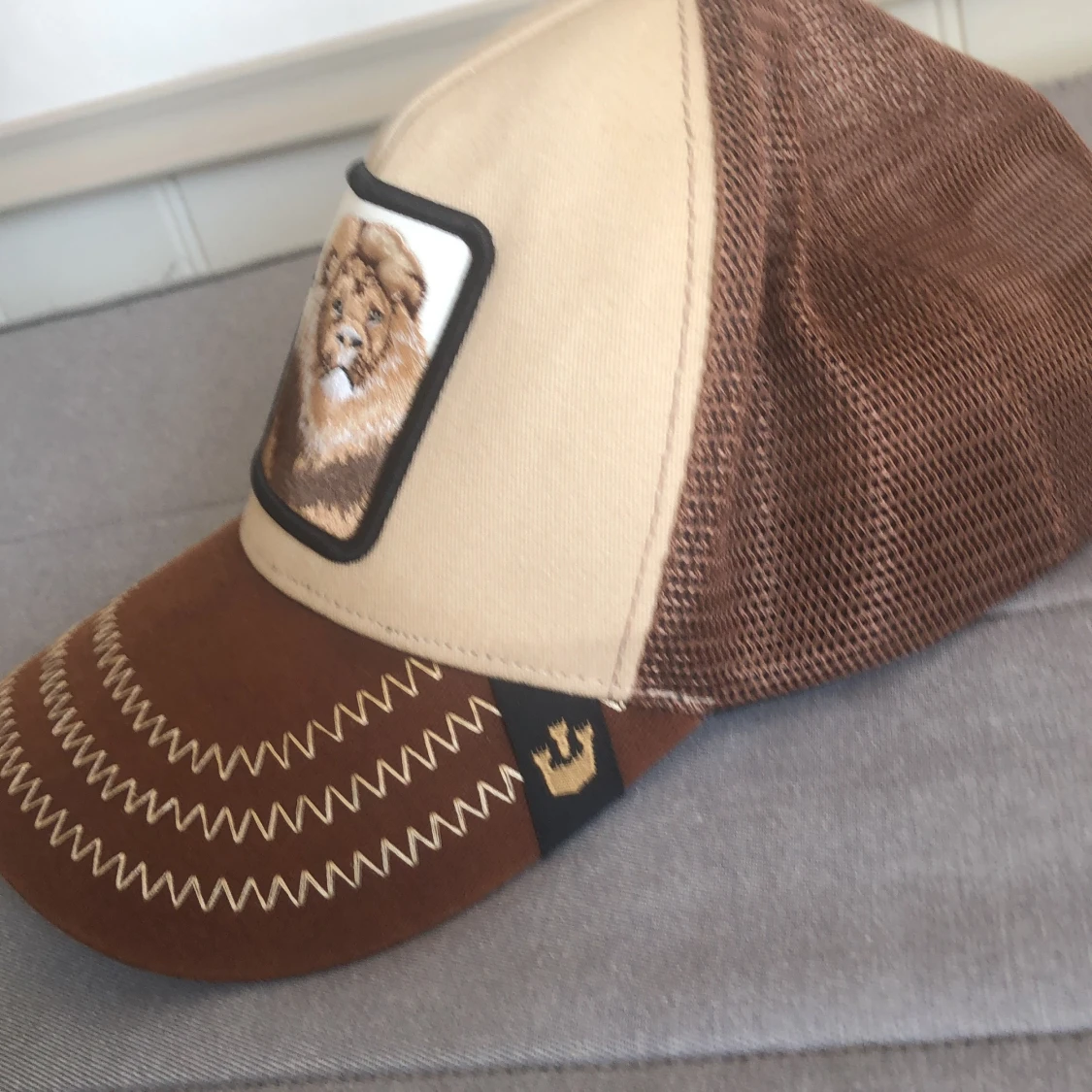 King keps med lejon - 90