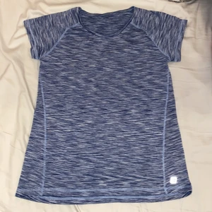 Eneraetics body and soul - Säljer dena fina träning tröja, använd få gånger så rätt så ny. Storlek M men passar folk i S🌺 skriv vid intresse