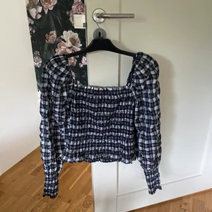 Topp från H&M - Topp från h&m, storlek S-M. 50 kr + frakt💕