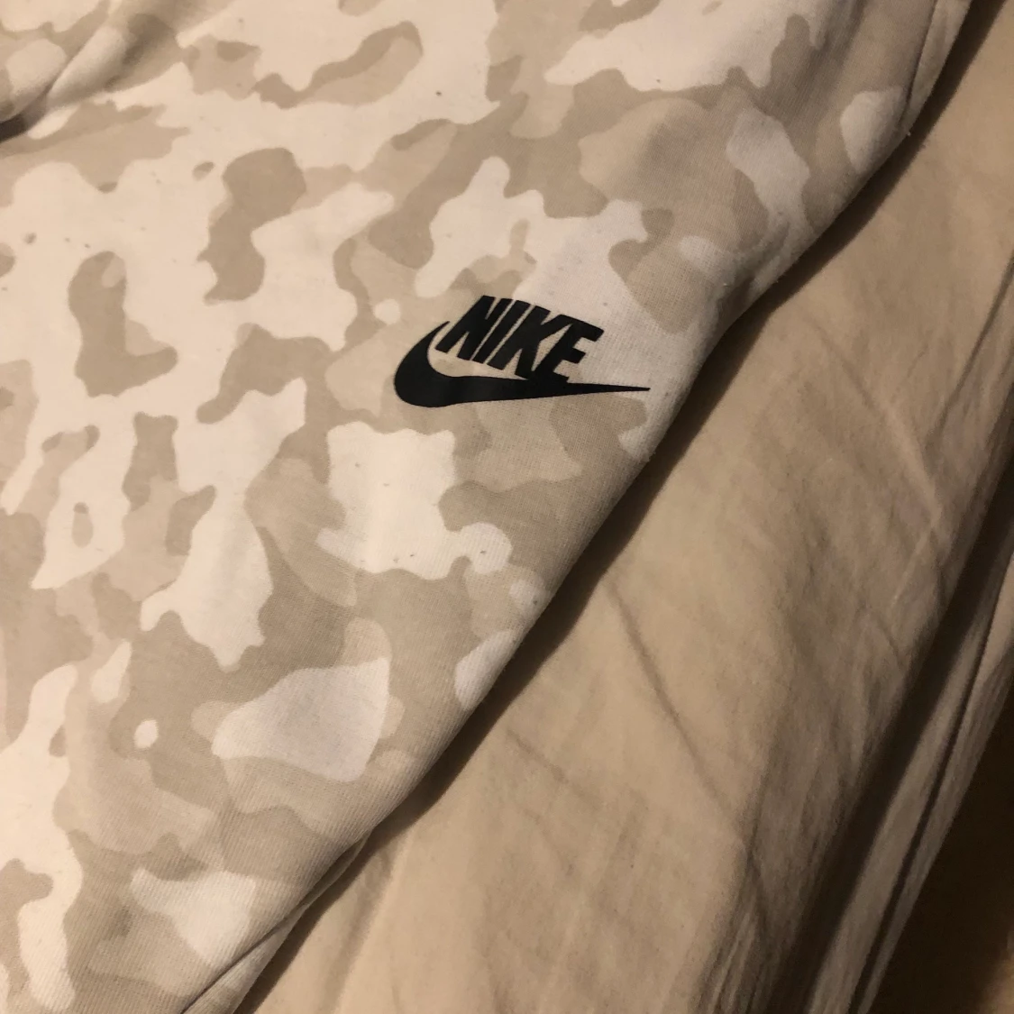 Nike tech fleece byxor white camo storlek S - 90