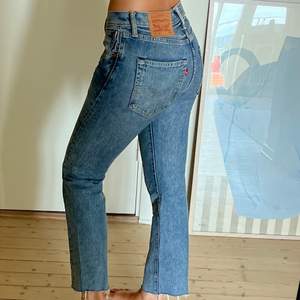 Levi’s jeans modell 501. Väldigt fint skick! 