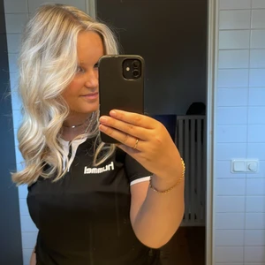 Hummel träningströja - Säljer för att jag inte spelar handboll längre. Dem har inga hål eller fläckar