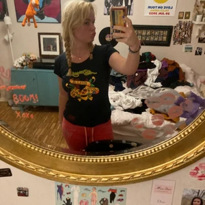 Ed hardy  - Jätte snygg Ed Hardy t-shirt. Använt en del. Väldigt skönt material å stretchigt.  Skriv privat för fler frågor! Köparen står för frakt<3