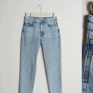 Mom jeans från Gina Tricot - Blåa mom jeans från gina. Säljs då dem inte används längre, fint skick. Köpare står för frakt. Egna bilder kan skickas vid intresse💜