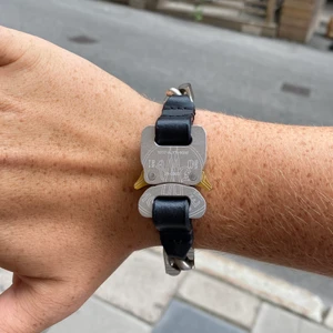 Alyx x Moncler Armband - Lite sliten på insidan (bild 2) annars 10/10.