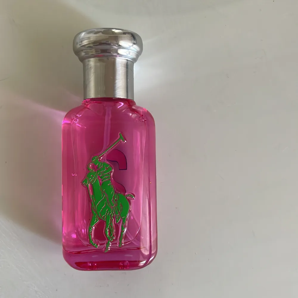 Ralph Lauren parfym, 30ml helt ny och endast test sprayad. Nypris runt 300-450kr🙌🏼☺️. Accessoarer.