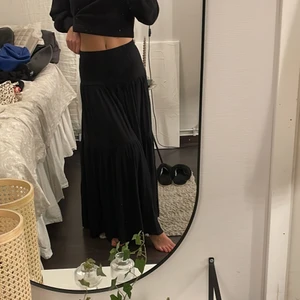 Långkjol - Superfin långkjol med volanger 💖