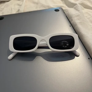 Solglasögon - OANVÄNDA, SVNX 