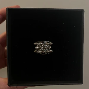 Edblad ring nitar - Ring med nitar från Edblad! Toppenskick :)