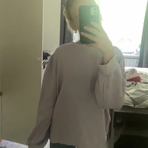 Lila sweatshirt💖 - Jätte fin oversized lila sweatshirt från lager 157💖 säljer pågrund av att den inte används! Väldigt fint skick och nästan aldrig använd då jag tyckt att den är förstor för mig💖