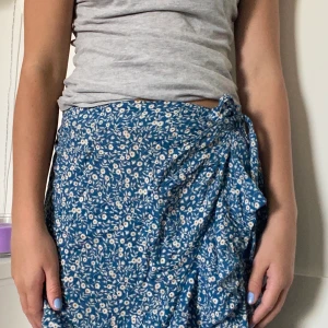 Blommig kjol - Använd några gånger, bra skick