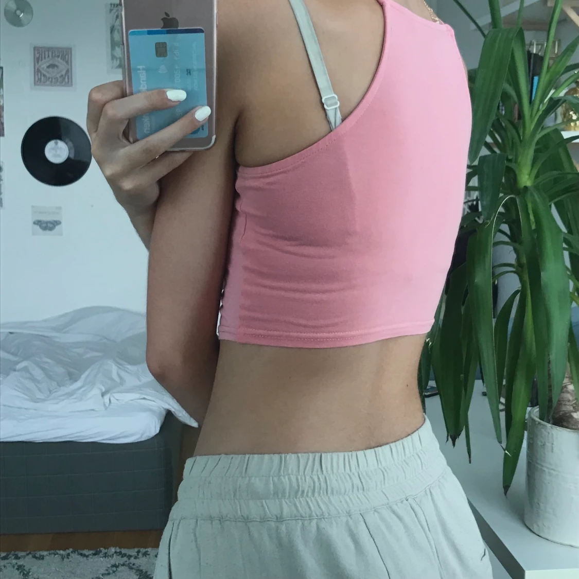 <<Somrig croptop>> - 91