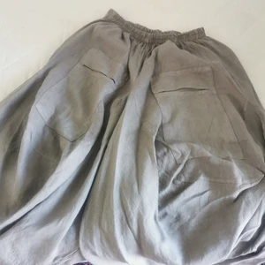 Byxor - Jätte fina och bekväma byxor i Linn, grågrön färg. Storlek M. 