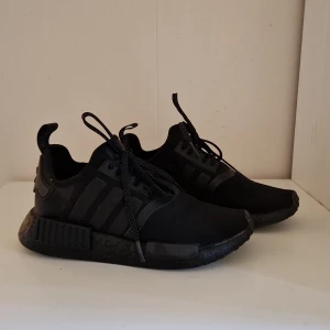 Adidas skor - Adidas skor nmd. Använda ett gåral gånger inköpta för 1100kr.  Köparen står för frakt 