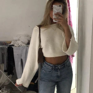 Stickad tröja  - Kroppad stickad tröja i storlek S