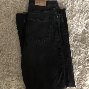 Jeans - Jeans från NA-KD  Jättefina men passar tyvärr inte mig längre. Köparen står för frakten!! 🖤🖤