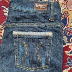 Vintage jeans - Jättesnygga, som nya, köpta på secondhand. Inga defekter alls och storleken 28/34. Skriv gärna om ni har några funderingar 🔥