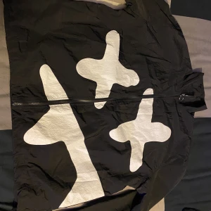 Aoki Funnel zip (tunn jackak) - Har aldrig kommit till användning, pågrund av att den inte passar mig. Skriv om du vill veta mer info eller bilder. (Pris kan diskuteras)