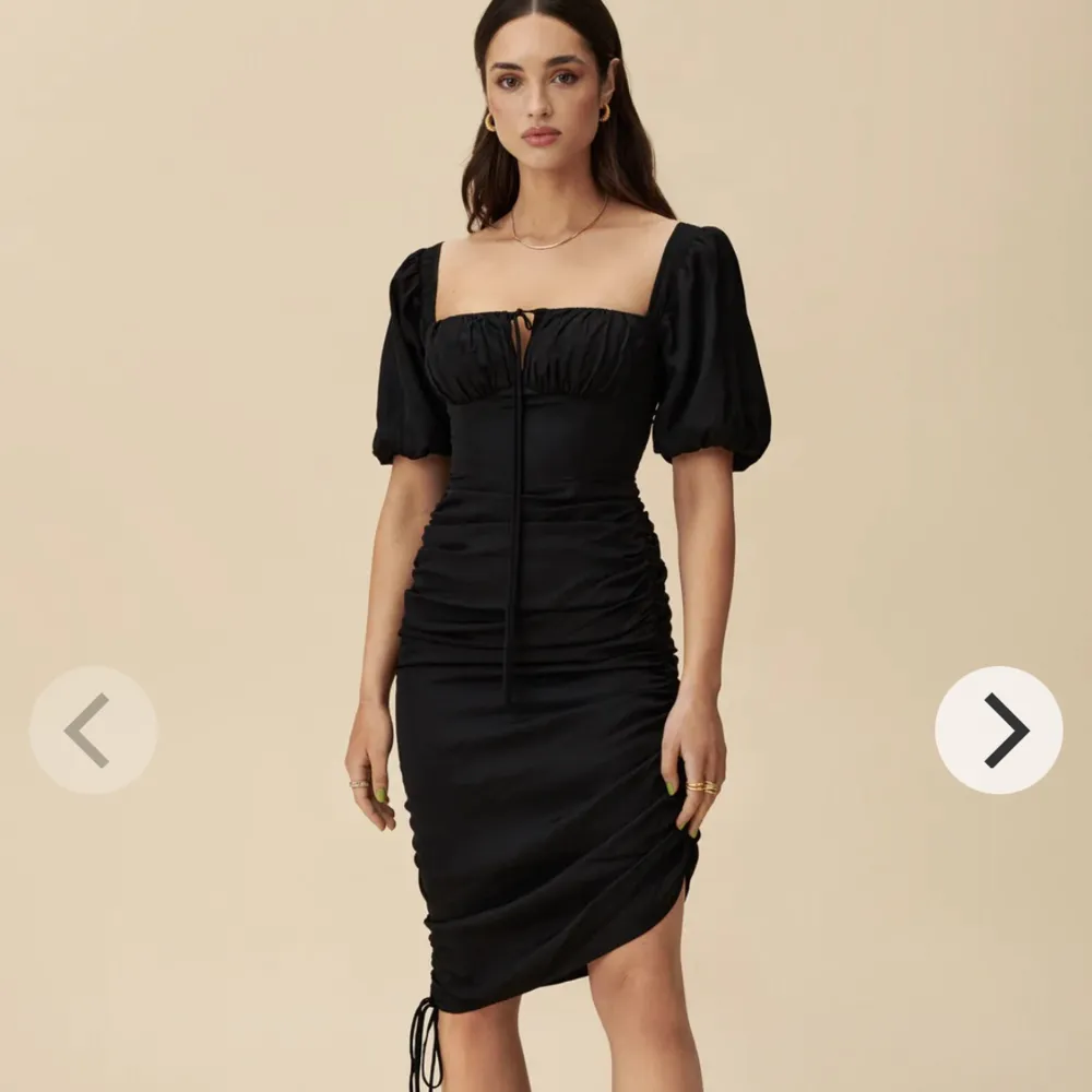 Säljer en svart Adoore klänning (Palermo) i storlek 36. Aldrig använd. Säljes då den tyvärr är för liten för mig. Finns att hämta i Vasastan, Stockholm.. Klänningar.