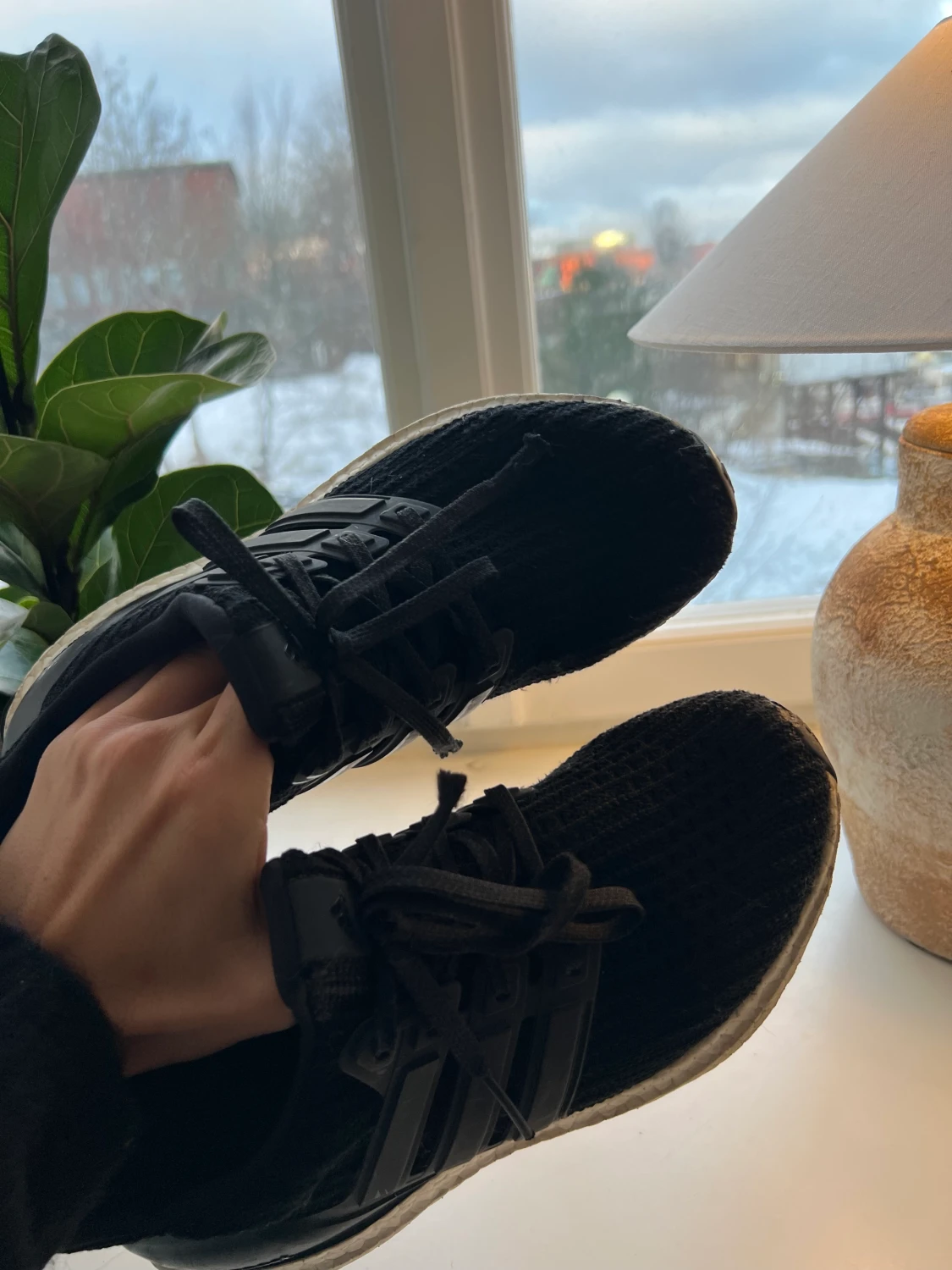 Svarta adidas ultra boost 36 2/3  - 90