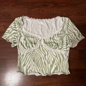 Supercool tshirt  - Storlek M. Som ny