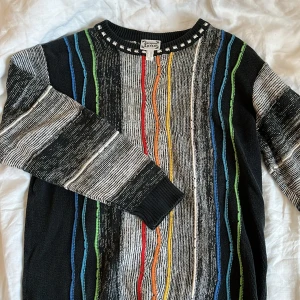 Stickat tröja - Superfin stickad tröja från Jacques Lorant. Köpt på Humana för några månader sen. Använd ett fåtal gånger, bra skick!! Möts upp i Sthlm 16/12-5/1, annars i Lund eller frakt☺️