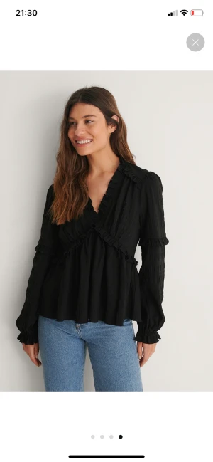 Volangblus - Superfin volangblus från nakd. 