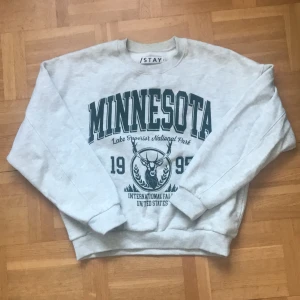 Sweatshirt  - Sypermysig och trendig sweater, storlek S (passar även M)🌟Aldrig använd, i gott skick!