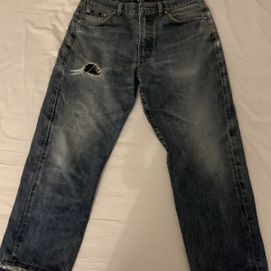 Hugo boss jeans  - Gamla snygga Hugo boss jeans. Köpa secondhand. Byxorna va lite korta på mig som oftast har 30/30. Så nassar någon storlek mindre i längden. 