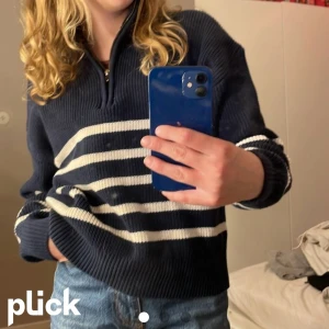 Tröja  - Perfekt tröja nu till vintern i storlek S. Nypris: 499