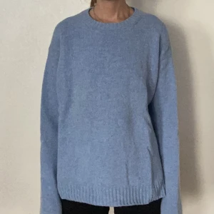 Stickad tröja - Dundertröja från acne. Varm och skön. 100% ull.