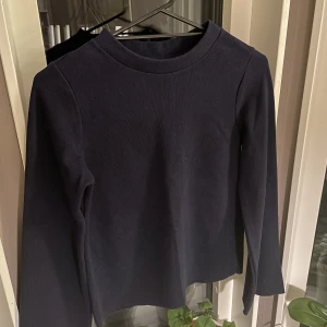 Tröja Gina Tricot - Fin blå tröja med vida ärmar 💙