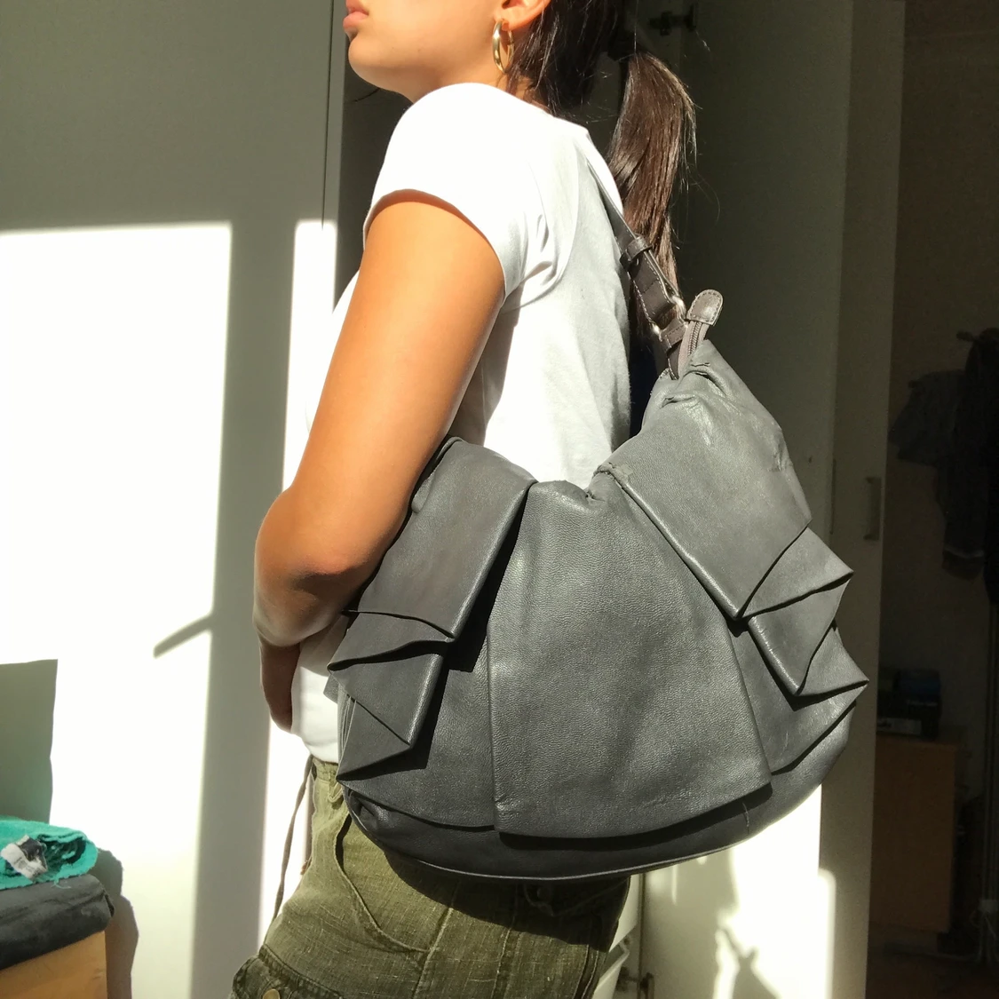 jättesö grå väska 