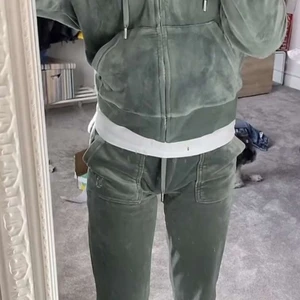 Juciy dress - Hej kan ni ta reportera mina andra konto jag blir utloggad på Plick så tvungen göra på nya namn hela tiden!  Dressen är nya har knappt använt! 