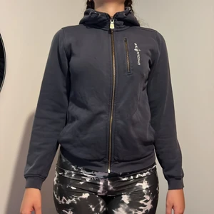 Sail racing - Sailracing hoodie i färgen blå, säljer för att jag inte använder den längre. Pris kan snackas 