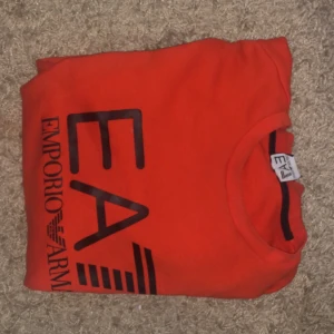 Ea7 - Hej säljer nu min ea7 sweatshirt i bra  skick 