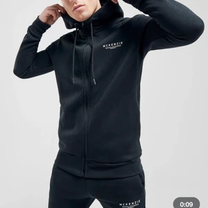 Mckenzie svart zip up  - Inte min stil längre, slutsåld. I bra skick!